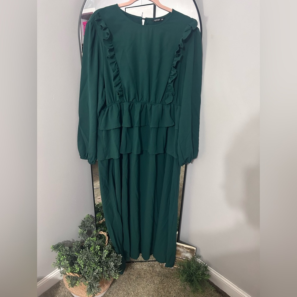 Elegant Green Ruffle Dress - Picture 5 of 9